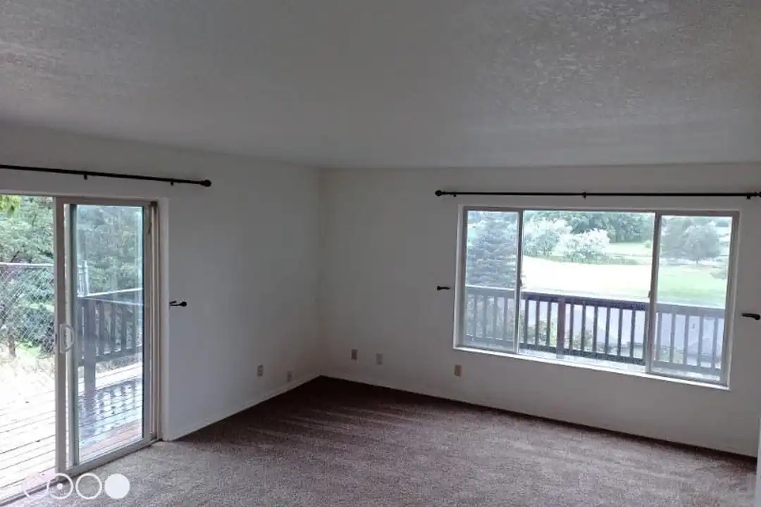 Apartment in Klamath Falls - View 5