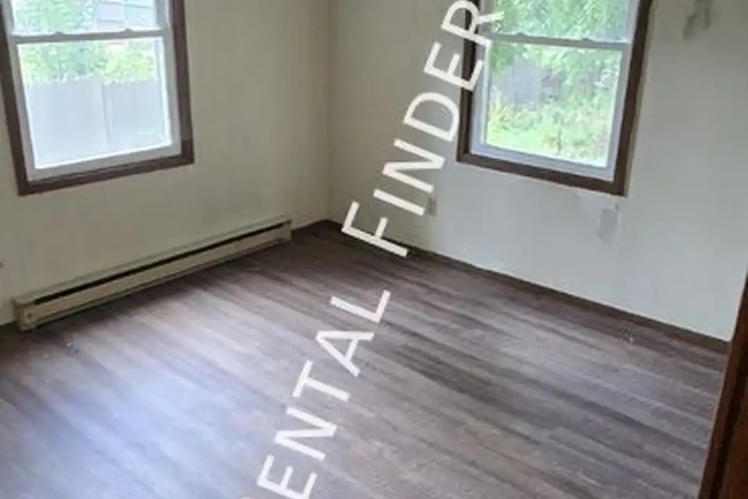 12 Cottage Row – photo 1 of 4