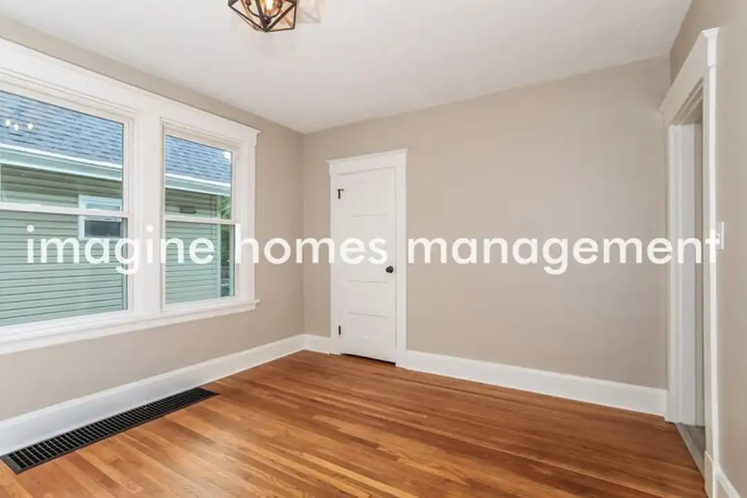2732 Cox Ln - View 5