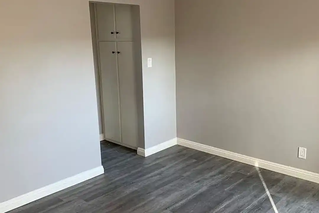5715 N. Vista St. - View 3