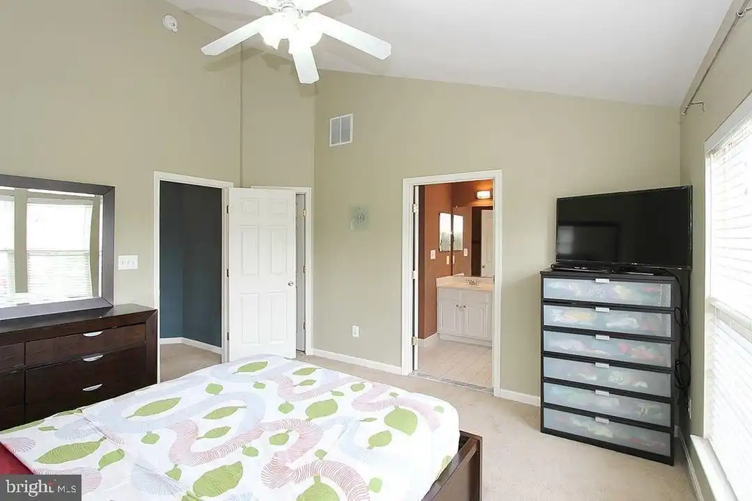44269 Cornish Ln - More