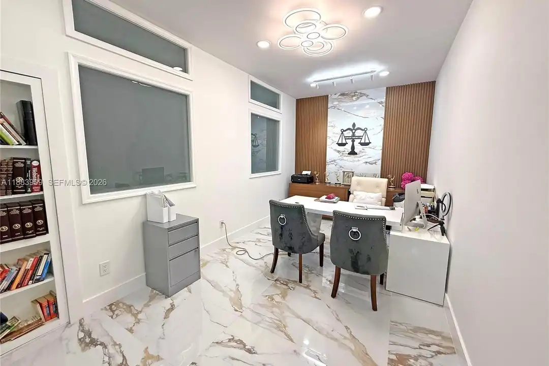House in Miramar - View 3