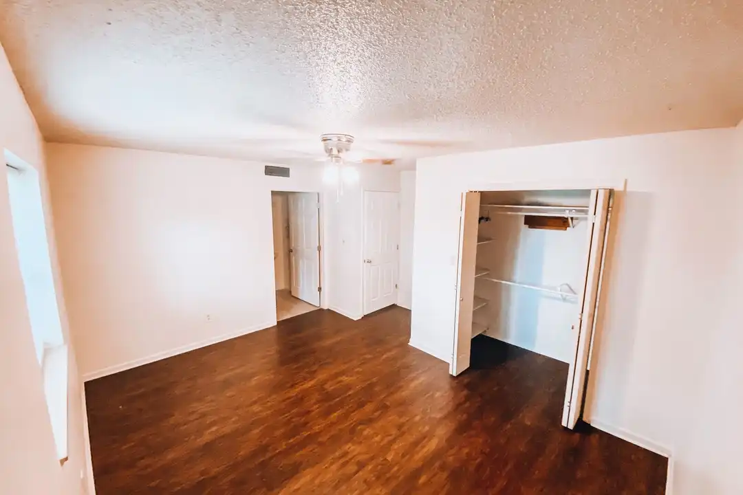Apartment in Springfield - View 4