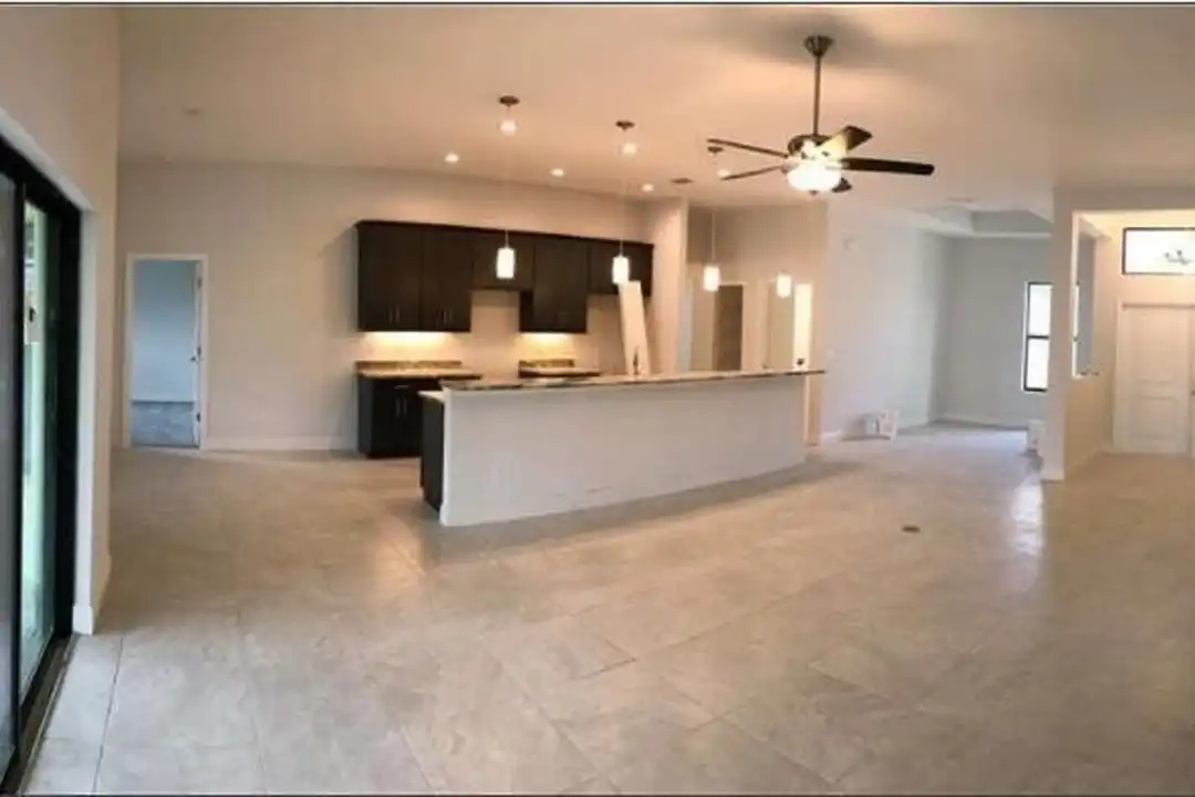 815 SW 11th Ct - View 3