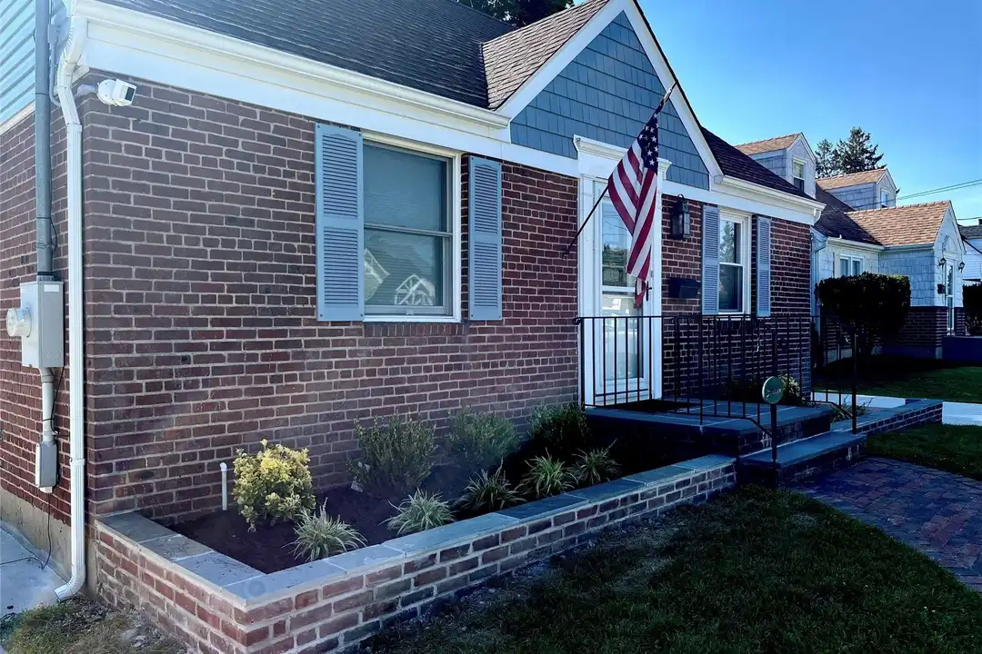 16 Cedar Dr #1ST – photo 1 of 9
