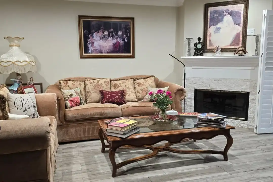 Apartment in Los Angeles - View 2