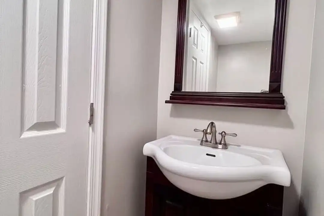 342 Elm St NW - More
