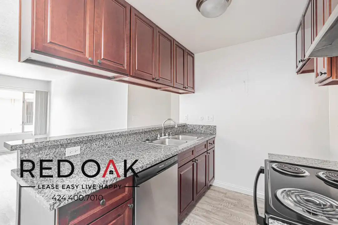 2900 W Lincoln Ave - More