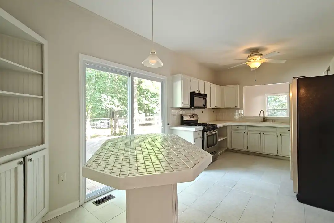 88 Devon Rd - More