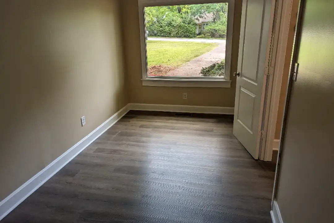 828 Crescent Dr - View 3