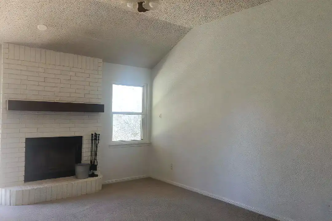 624 Atkinson Ave - View 2
