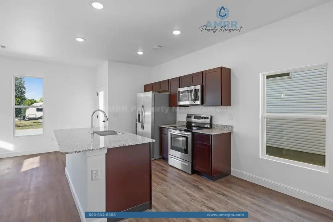 891 States Ave - View 6