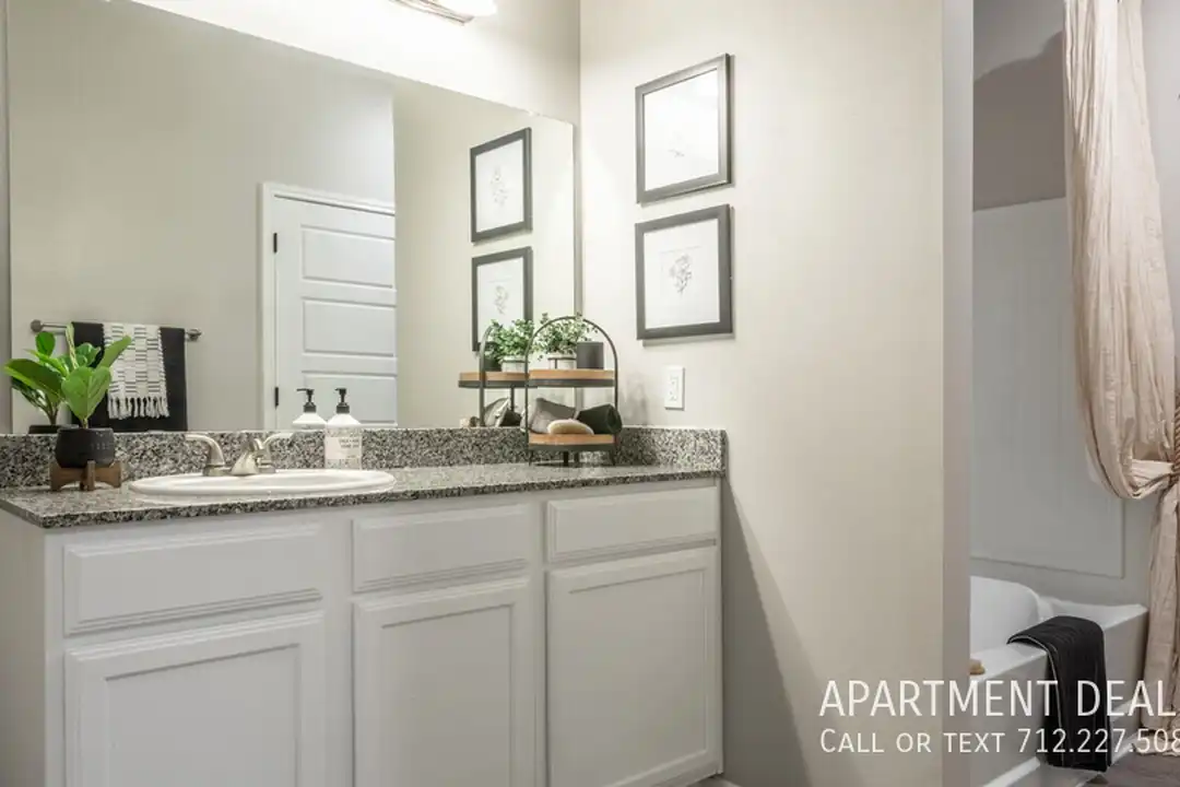 Apartment in Spring - More