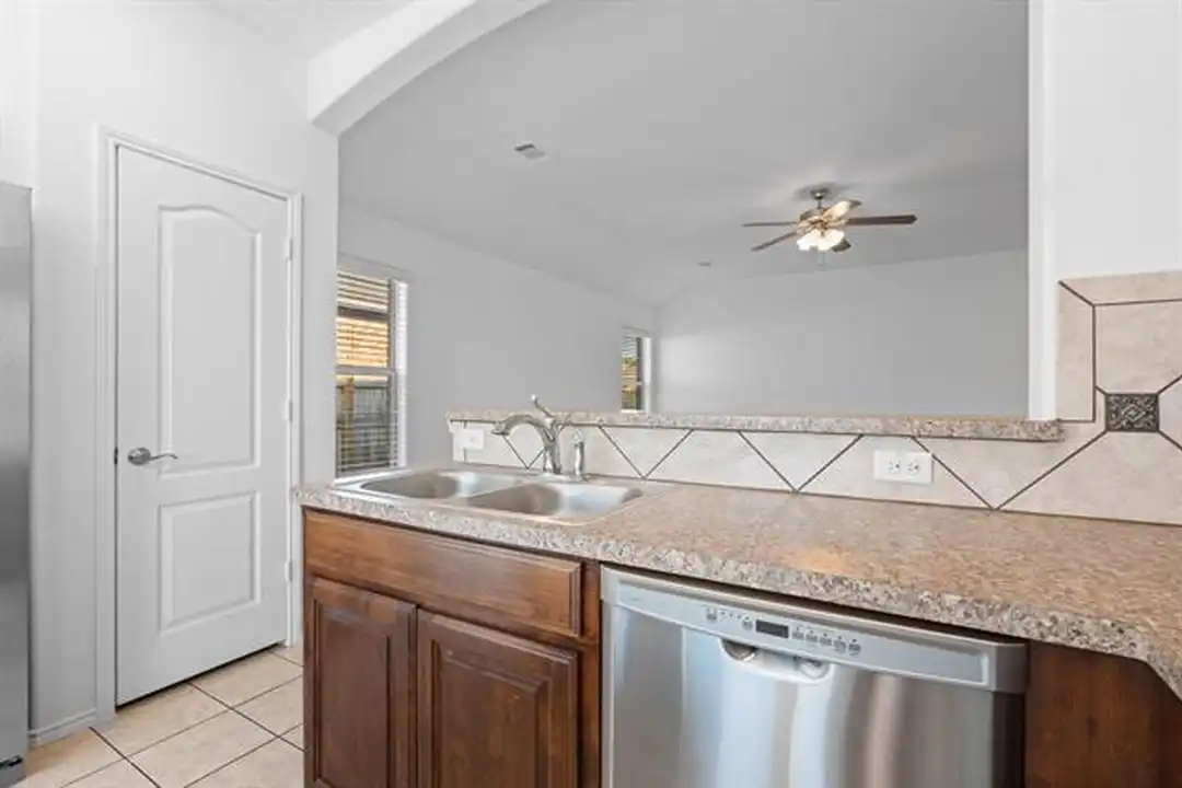 4013 Winter Springs Dr - View 4