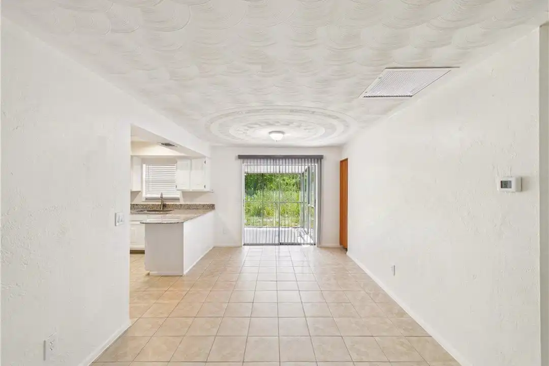 18541 Iris Rd - View 5