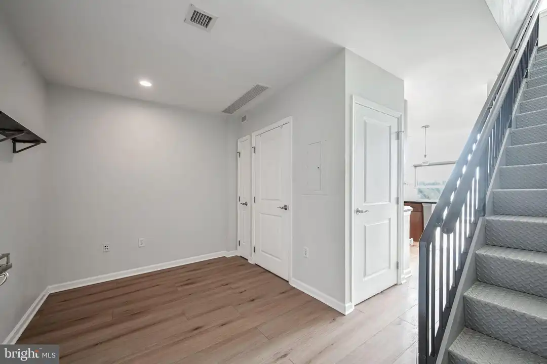 Apartment in Falls Church - View 4