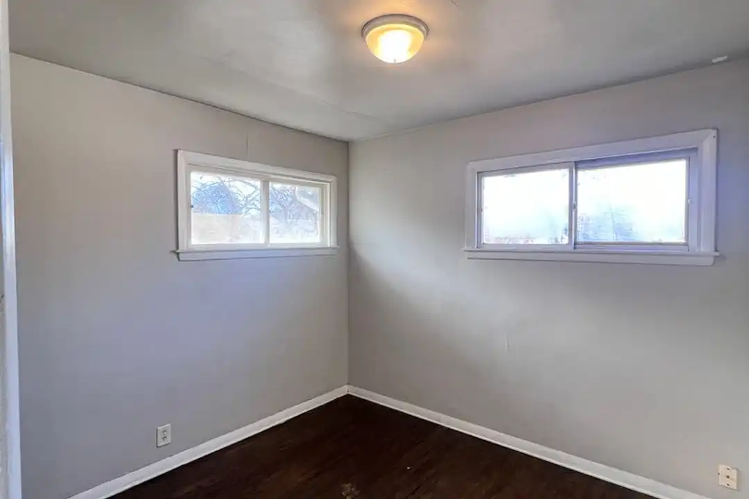 Apartment in Milwaukee, Westlawn - View 2
