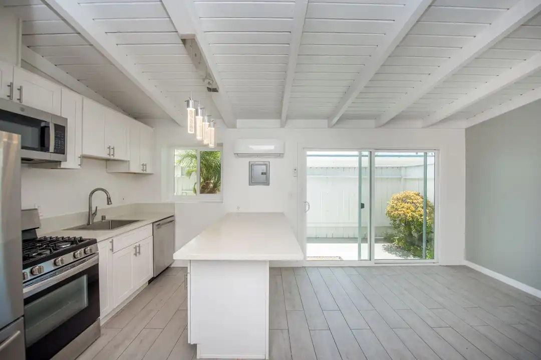 1826 Placentia Ave unit 1828 E - View 6