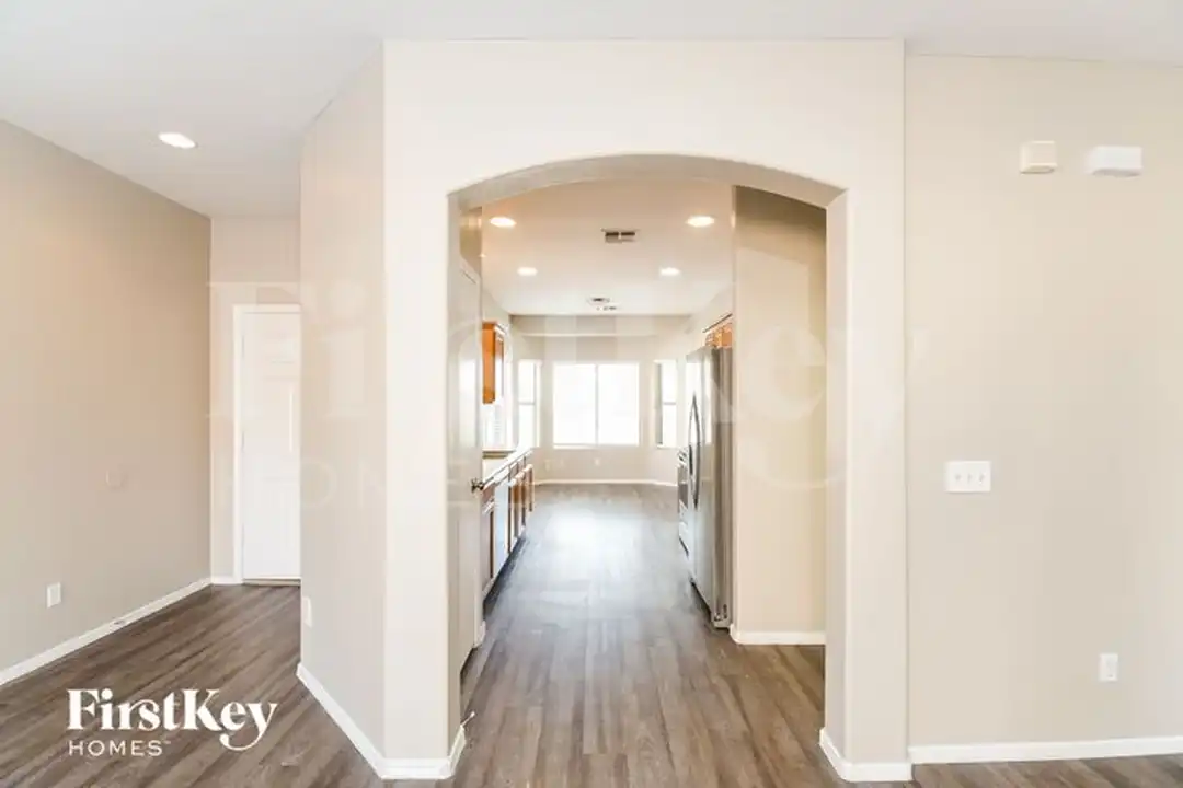 2850 E Silverbell Rd - View 4