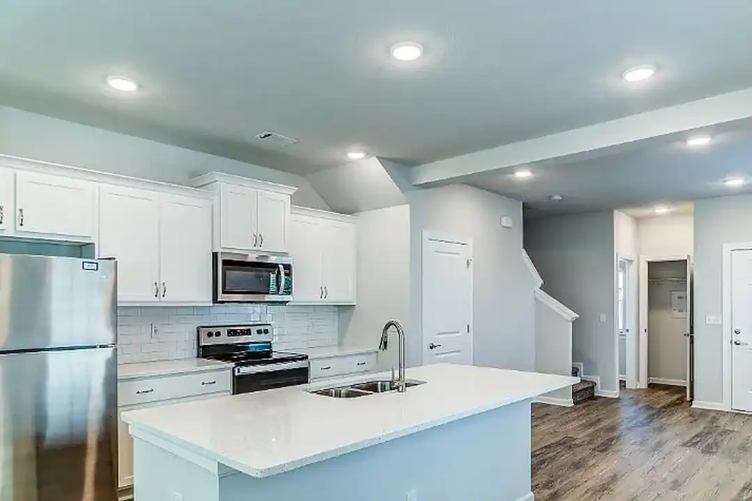 Brighton Park Apartments – photo 1