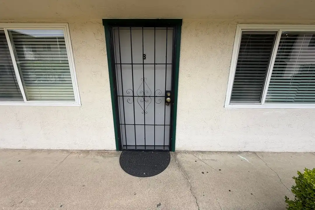 22202 Center St unit Unit 3 – photo 1 of 15