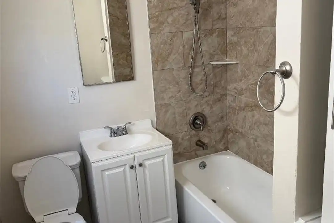 1013 S Tamarack Dr #3 - More