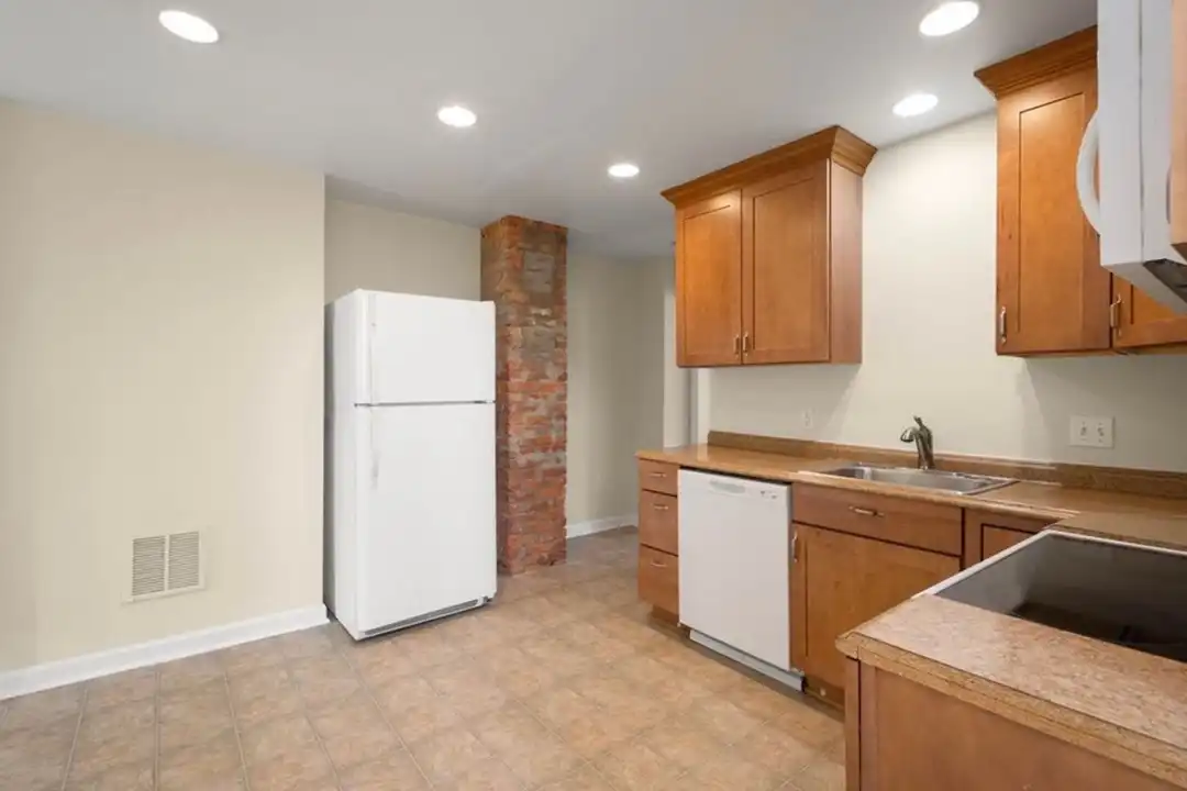 1934 Huron St - More
