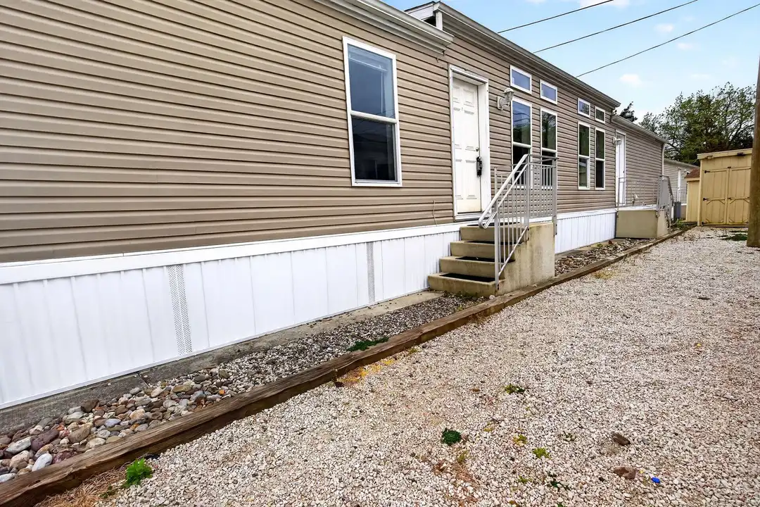 Apartment in Pleasantville - View 2