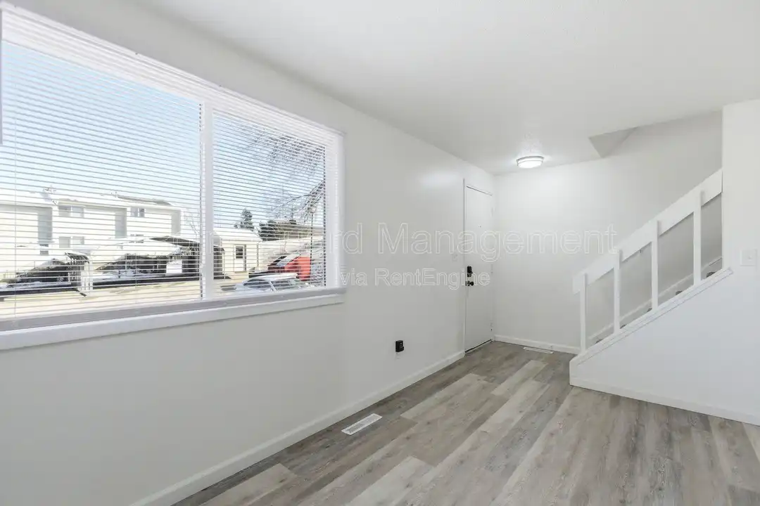 2048 S Cleveland Ave - View 3
