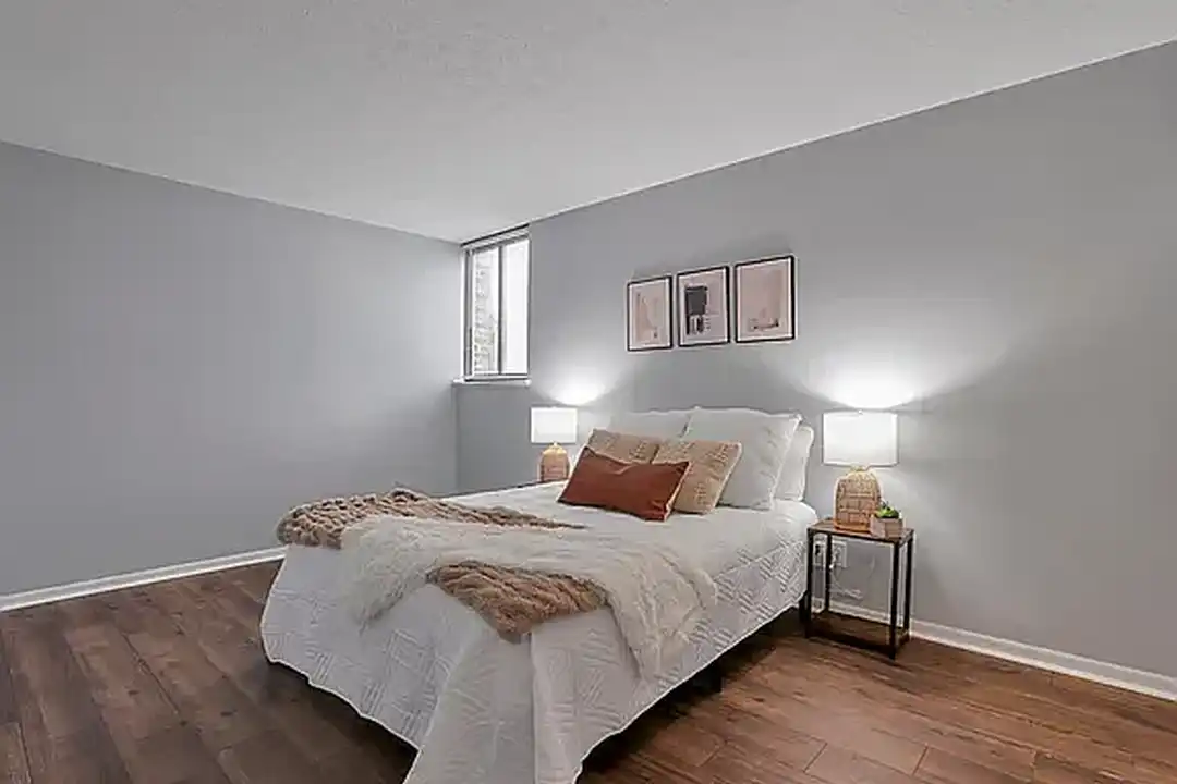 640 King St – photo 1