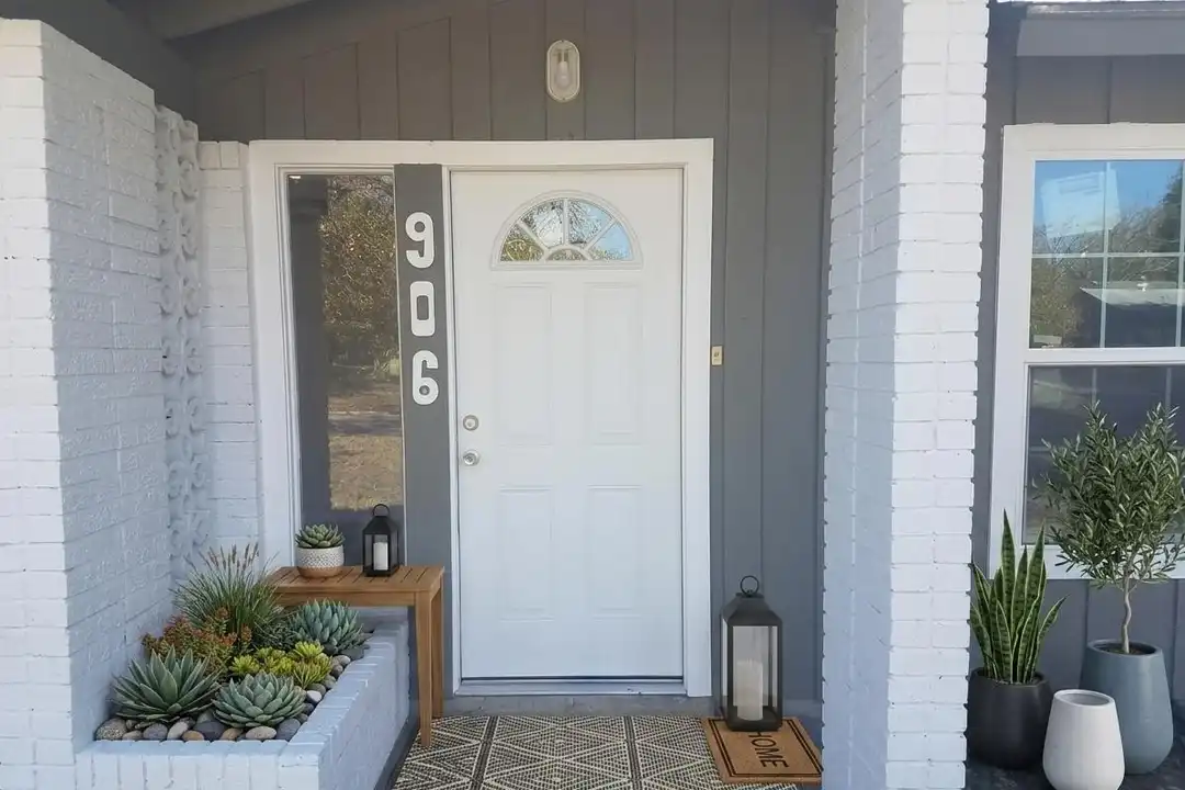 906 E Petaluma Blvd - View 2