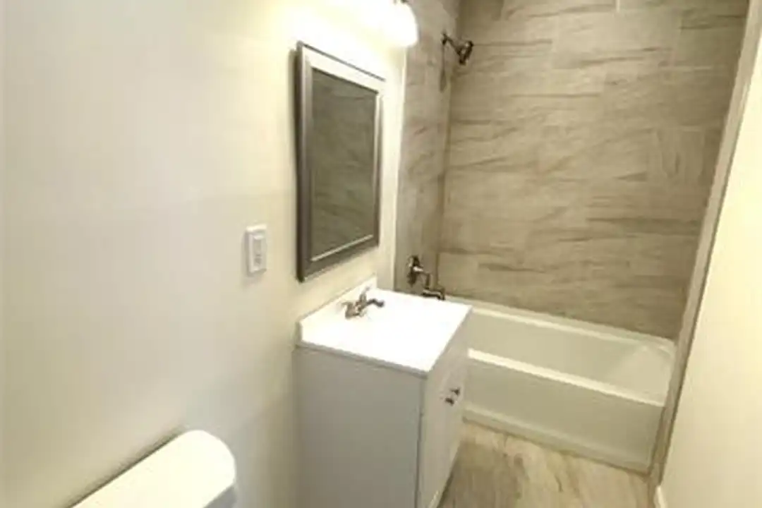 Apartment in Greenville - View 4