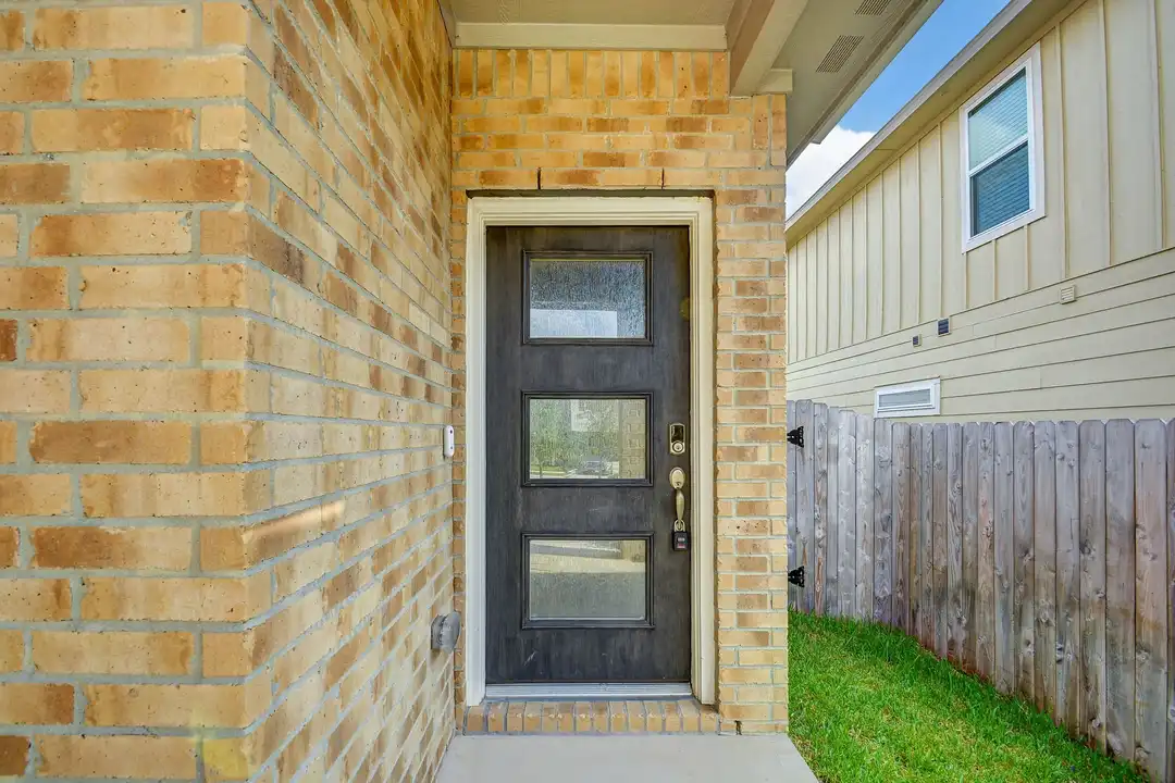 18572 Meadow Point Ln - More