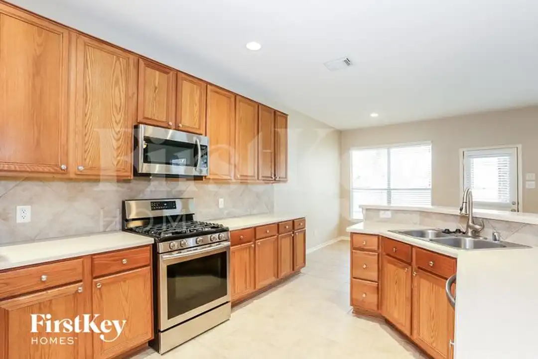 18210 Olive Tree Ct - View 5