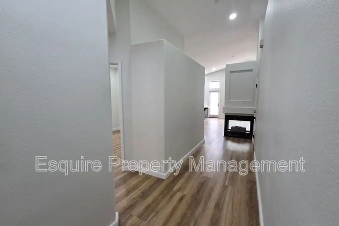 4888 Ellington St - View 4