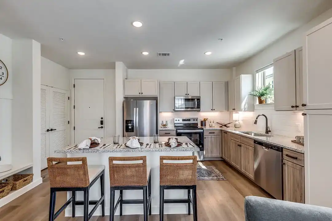 Apartment in Baytown - View 2