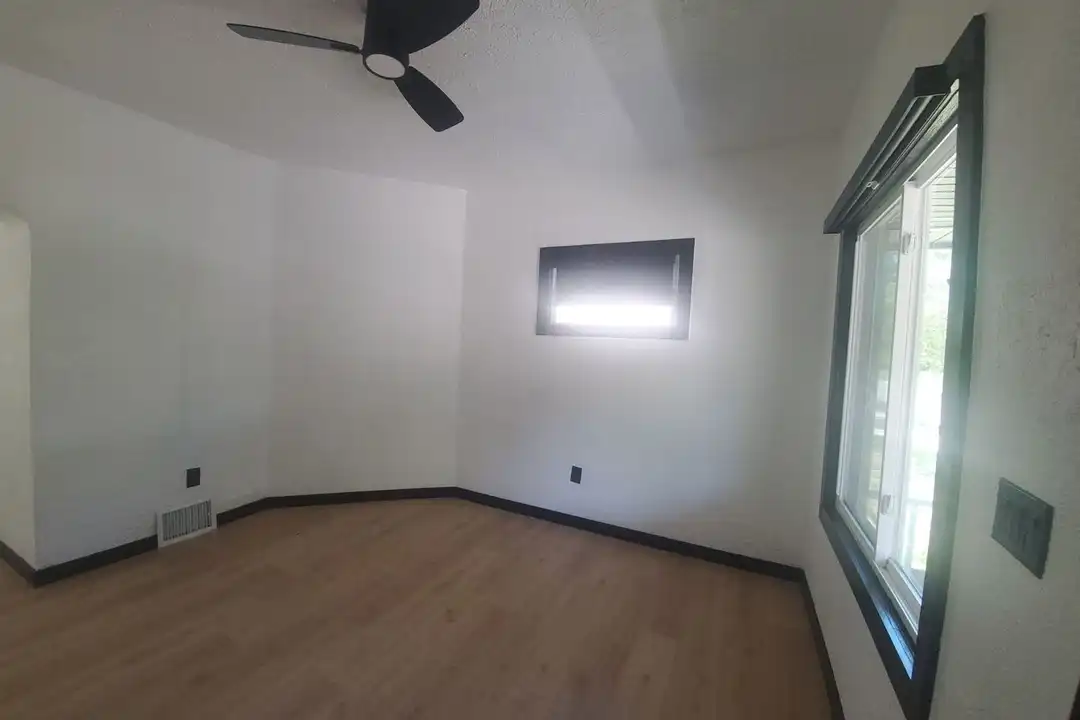 1360 E 93rd St unit 1360 E 93rd - Unit #2 – photo 1