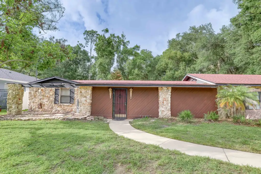 2960 Leslie Dr – pohled 3