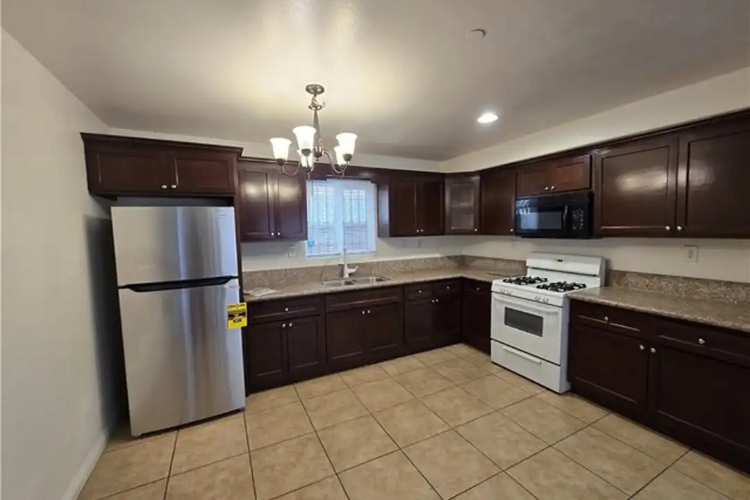 House in Los Angeles, Broadway-Manchester - View 4