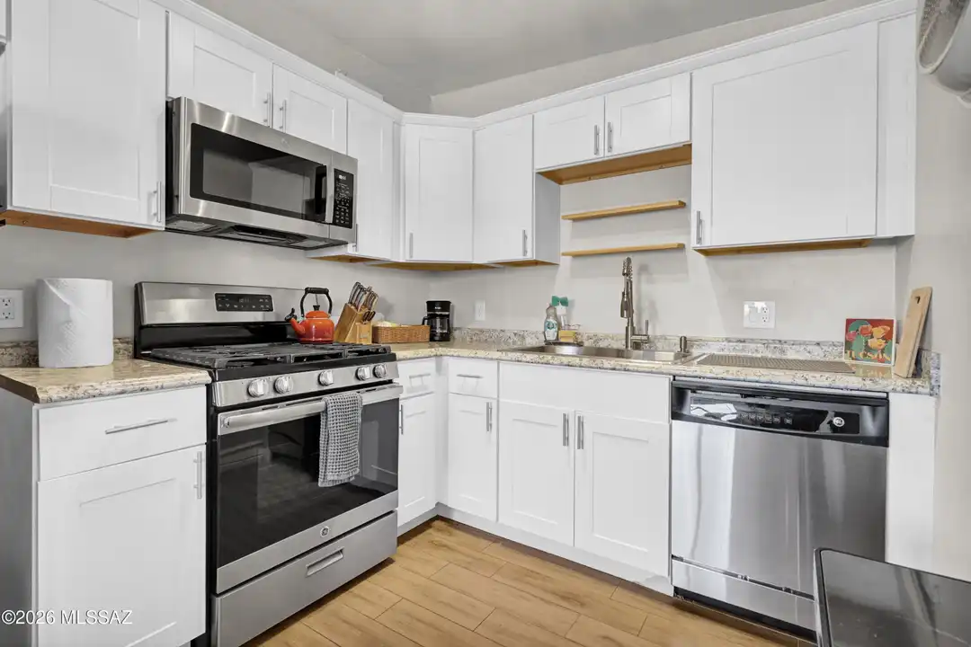 4038 E 17th St - View 4