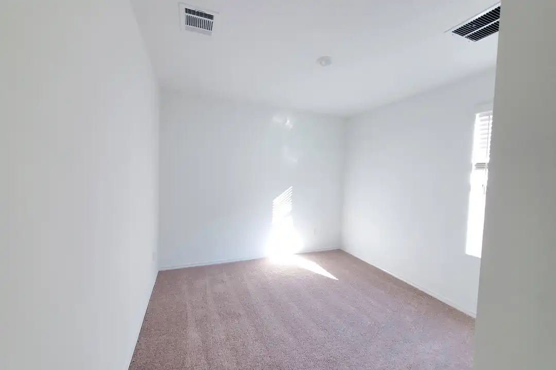 13305 Banquete St - View 4