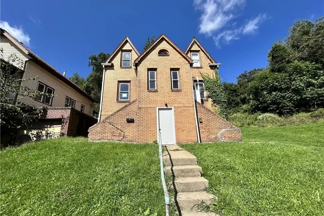 3113 Elm St – photo 1 of 8