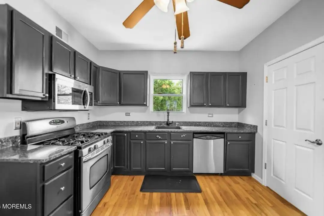 607 McClellan St - View 4