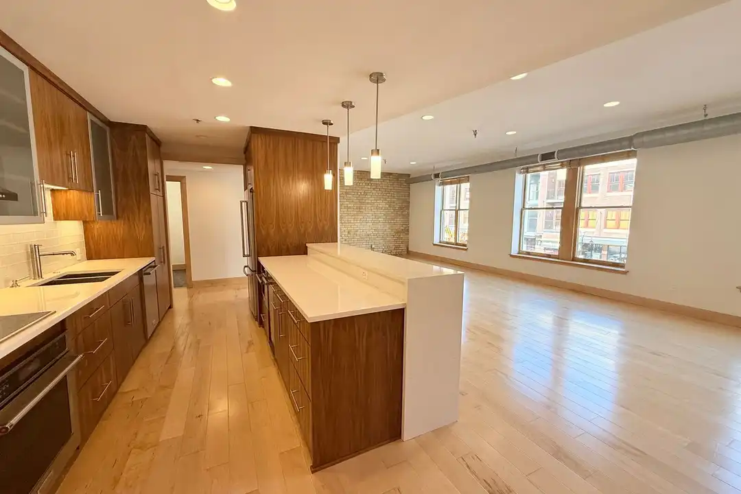 319 Broadway N unit 202 – photo 1
