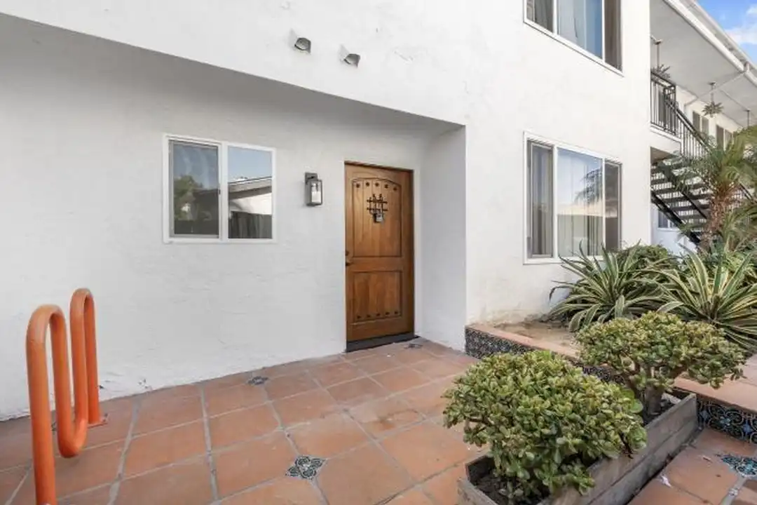4344 Van Dyke Ave - View 2