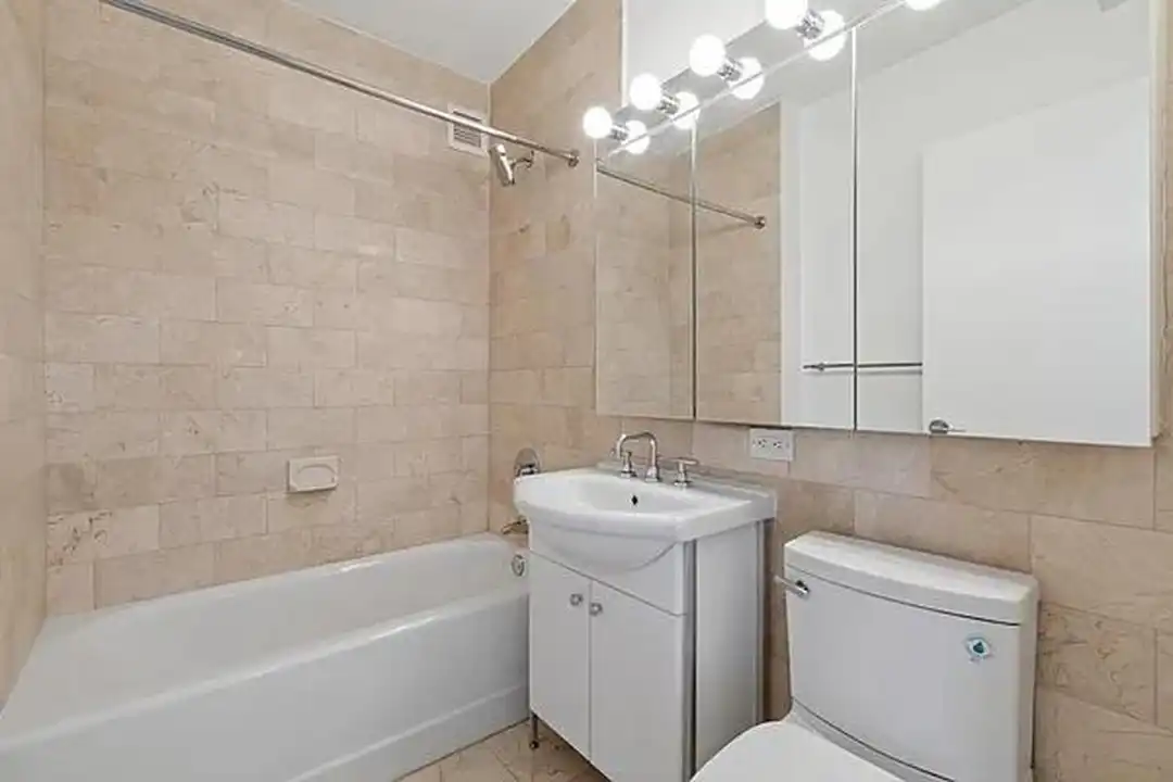 67 Wall St unit 20A – pohled 3