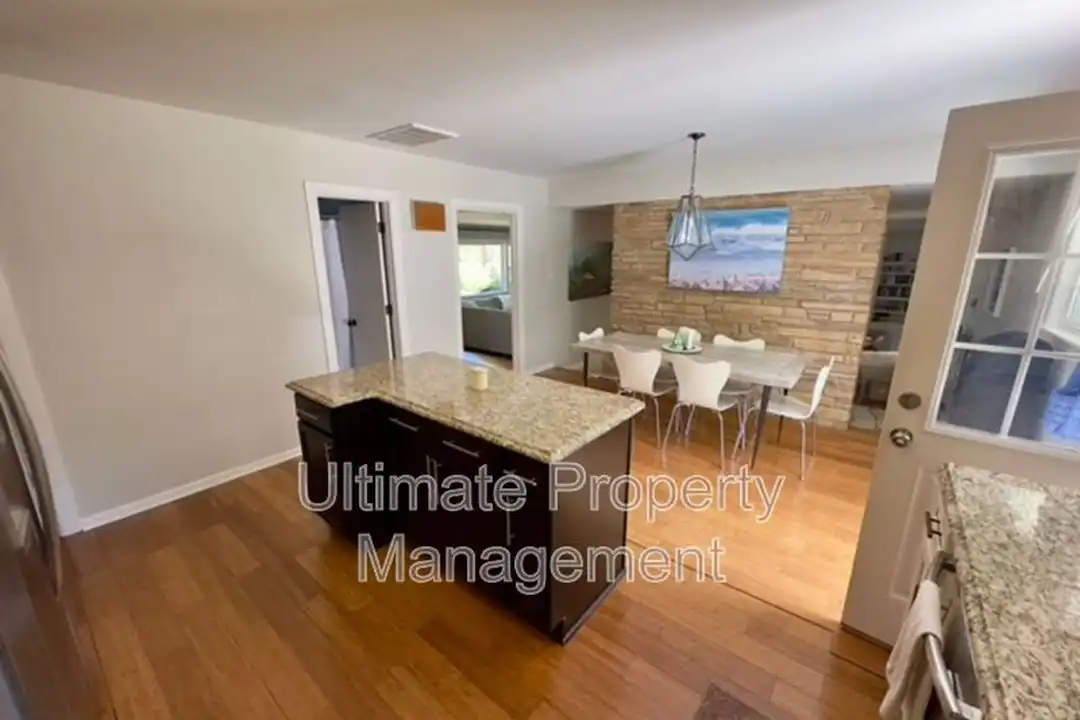 6300 Towles Rd - More