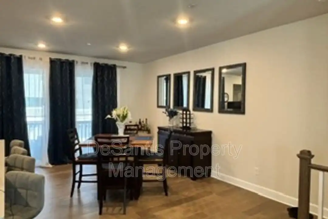 116 Crab Apple Wy - View 4