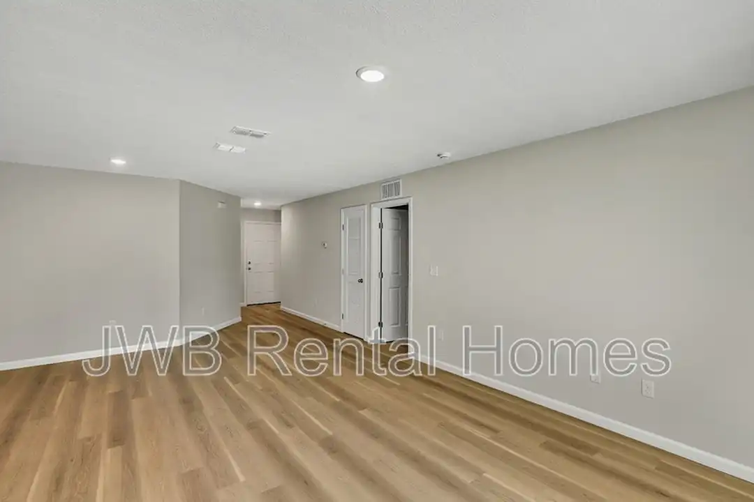 9141 12th Ave – pohled 6