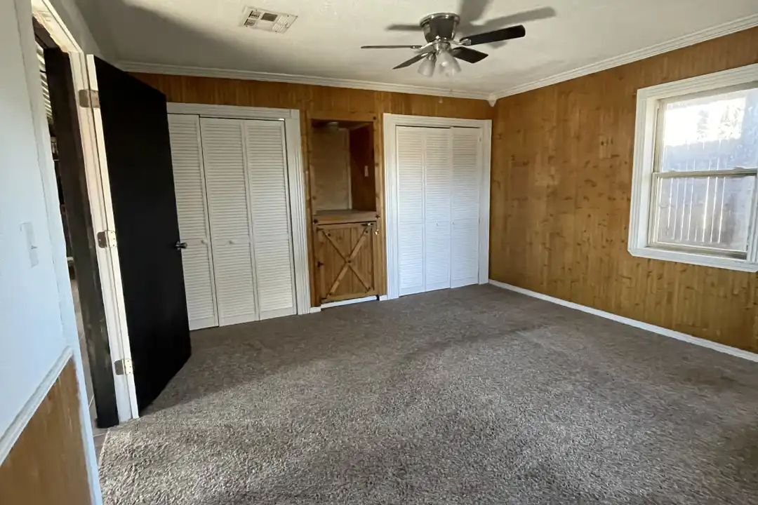 401 E Krebs Ave - View 6